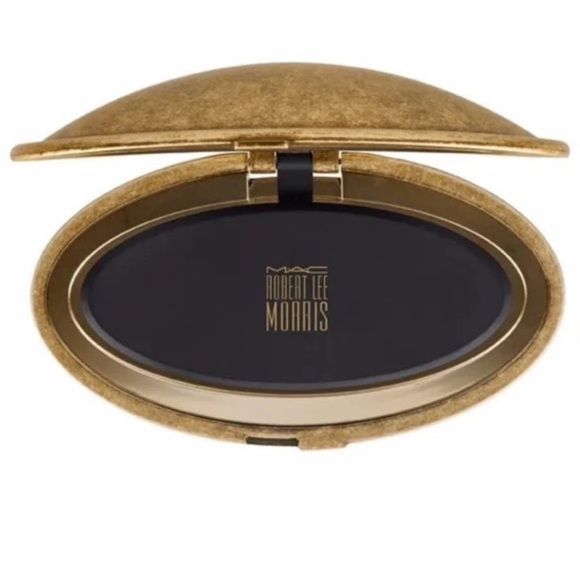 MAC Light Plus Pro Longwear Powder - Picture 4 of 8